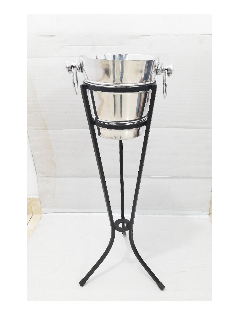 Ice bucket 2025 on stand